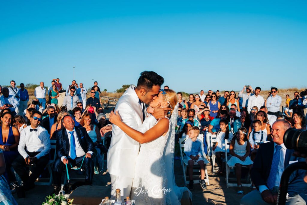 Boda civil en la playa