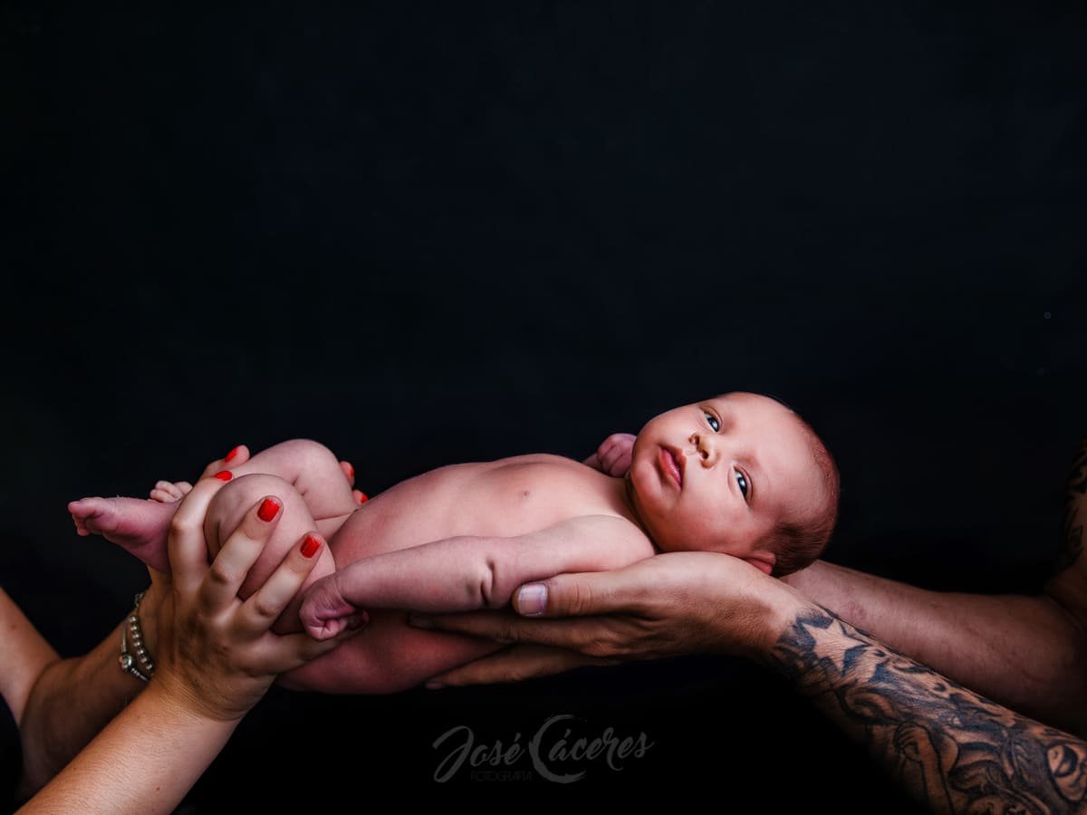 Retrato newborn de recién nacido en estudio en Jerez