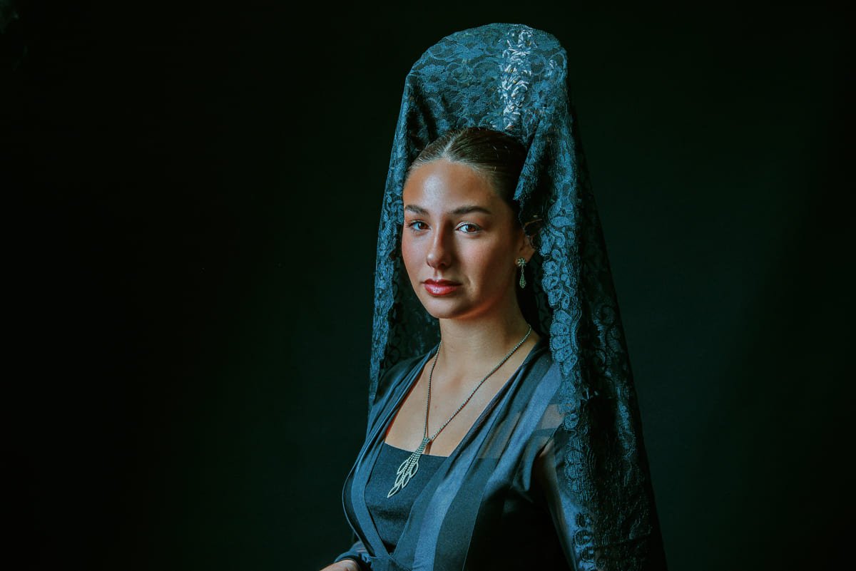Reportajes de Mantilla en Jerez de la Frontera: Captura la Elegancia de la Semana Santa