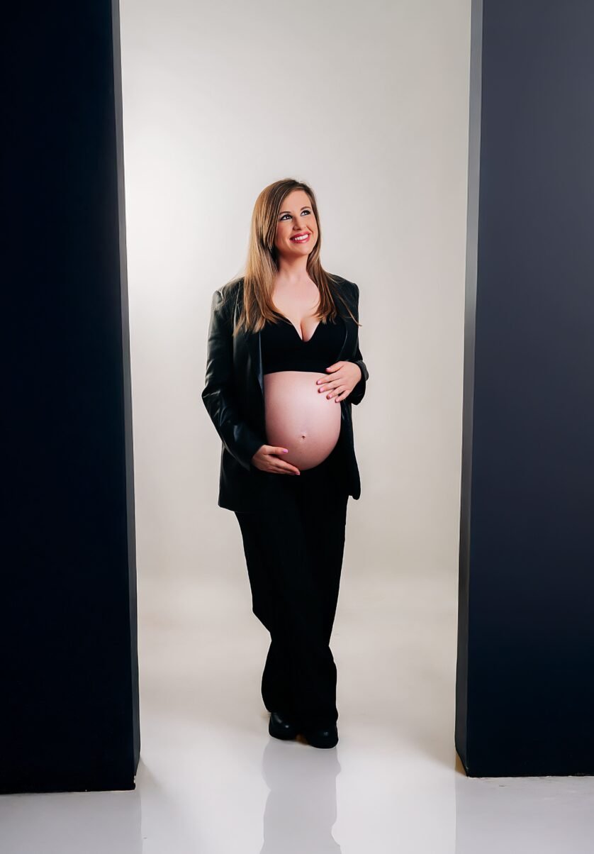 Sesión premamá en Jerez fotografía artística elegante embarazo