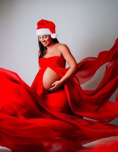 Reportaje de embarazo profesional en Jerez — retrato íntimo y elegante de futura mamá en Estudio José Cáceres Fotografía.