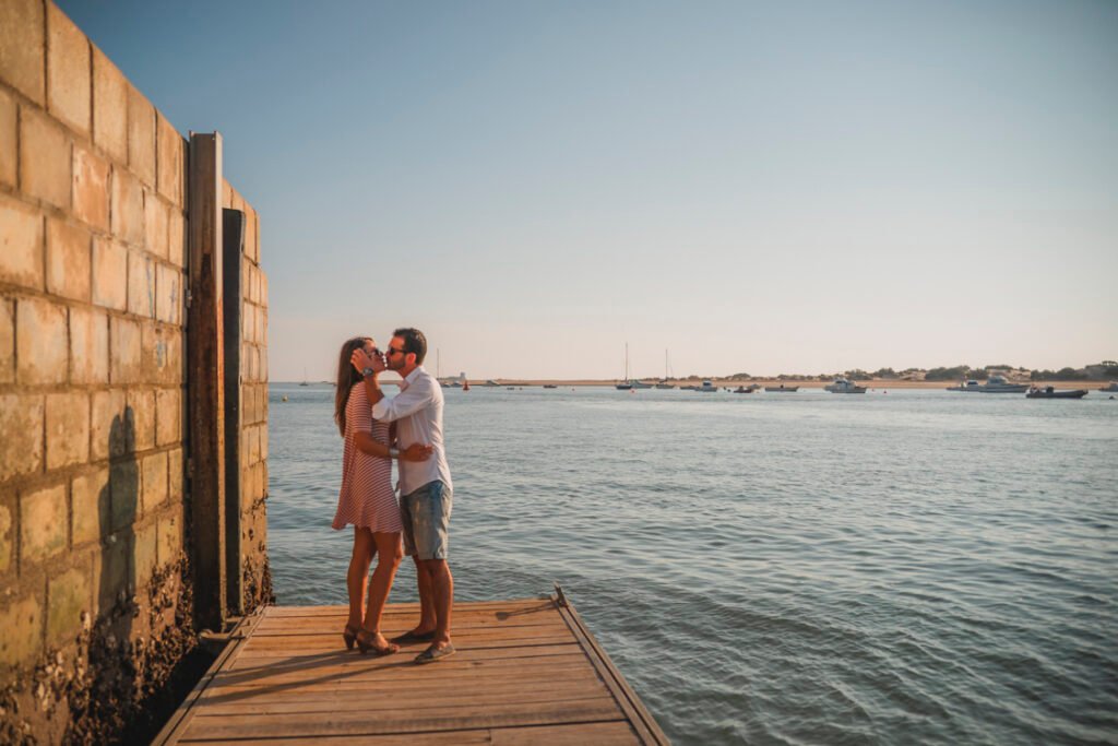 Sesión de fotos preboda original en el puerto de Sancti Petri por Jose Caceres