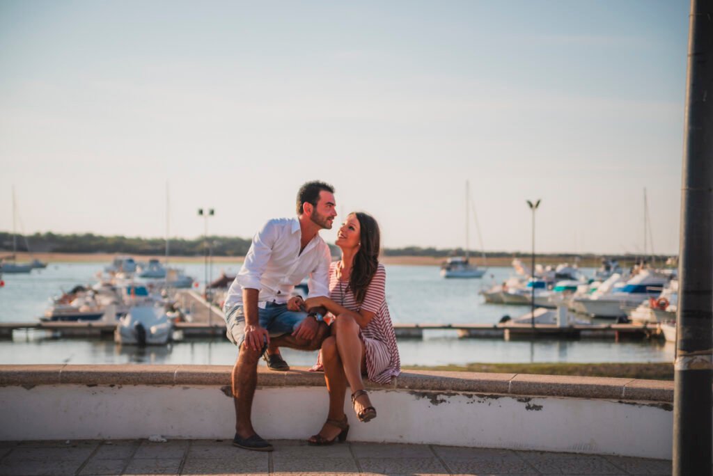 Sesión de fotos preboda original en el puerto de Sancti Petri por Jose Caceres