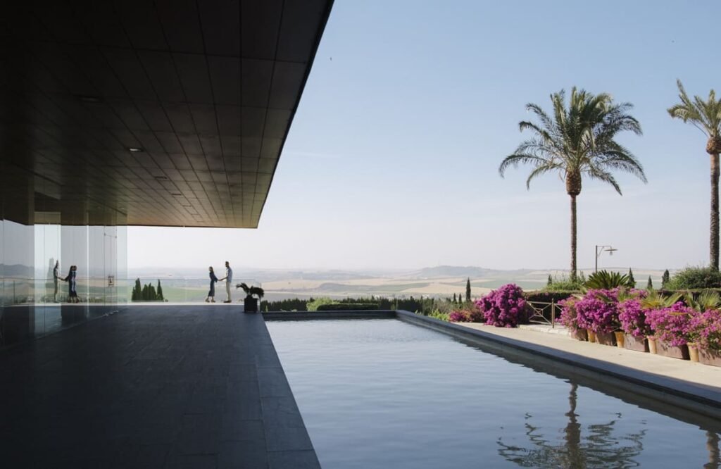 Preboda en Bodegas Luis Perez | Fotografía natural de parejas