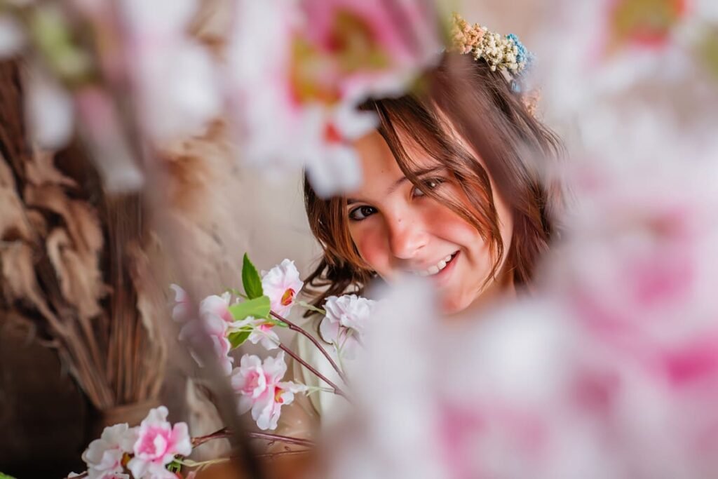 Sesión de comunión en estudio con luz natural en Cádiz