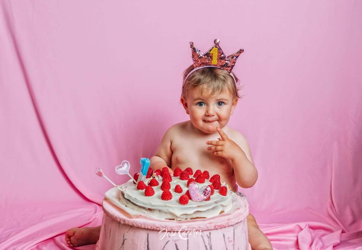Sesión Smash Cake en estudio fotográfico en Jerez — primer año del bebé