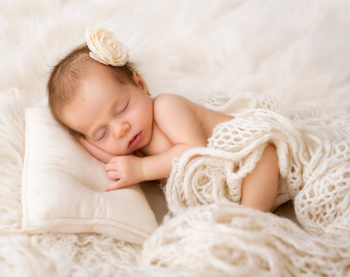 Fotógrafo newborn en El Puerto de Santa María — recién nacido en estudio José Cáceres
