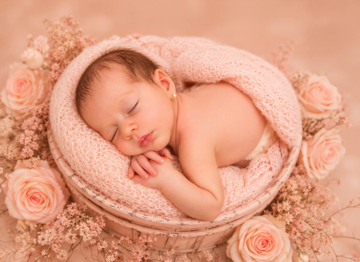 Sesión newborn en Jerez — bebé recién nacido en estudio José Cáceres Cádiz