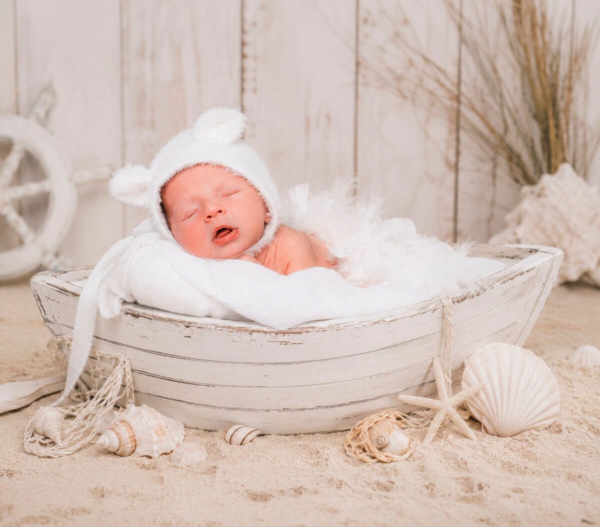 Fotos newborn en verano en Cádiz — recién nacido en estudio climatizado en Jerez, José Cáceres