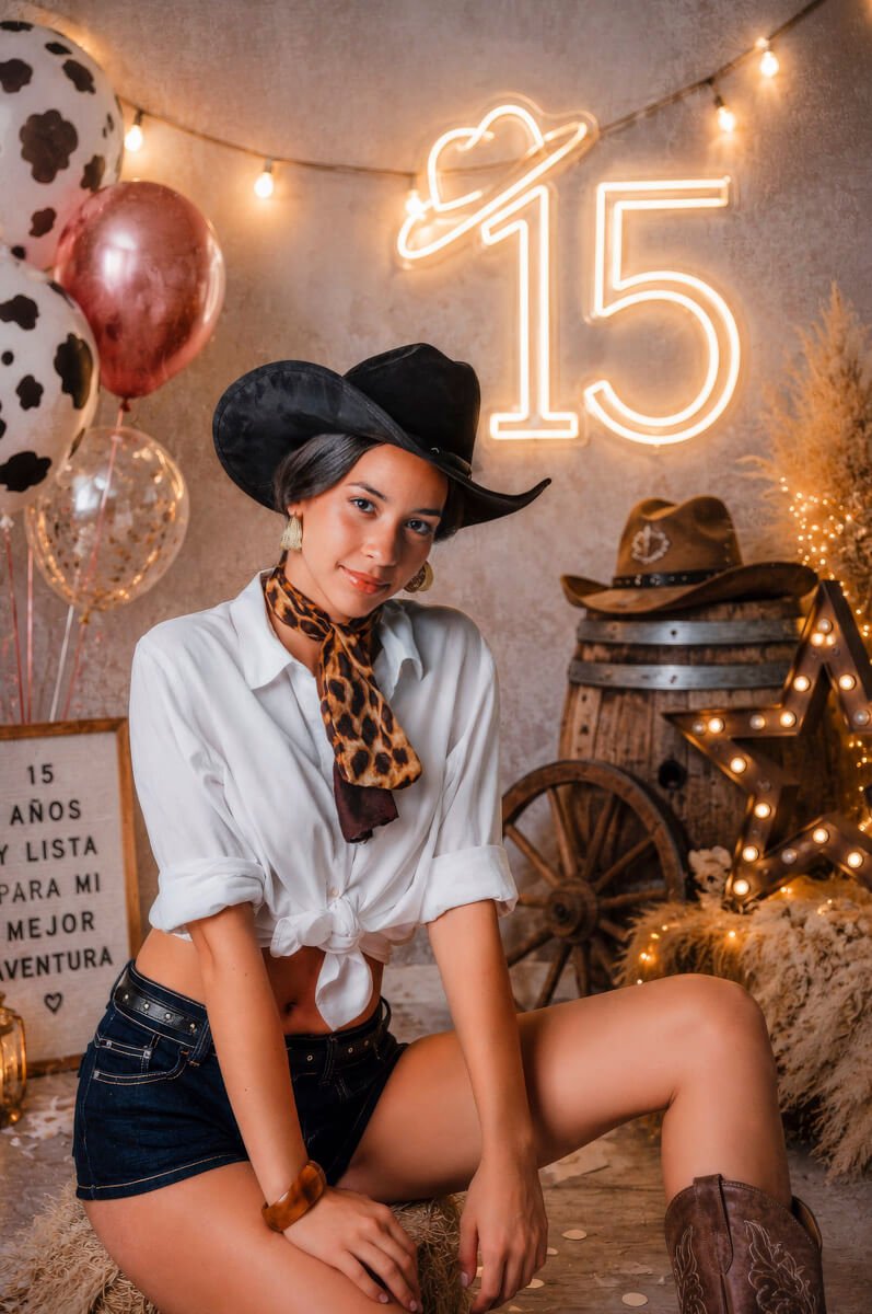 Fotografía de quinceañera con cambio de vestuario en Jerez