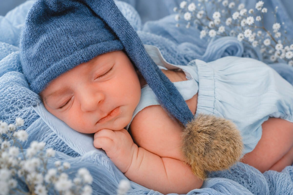 Fotografía newborn con iluminación controlada en estudio en Jerez